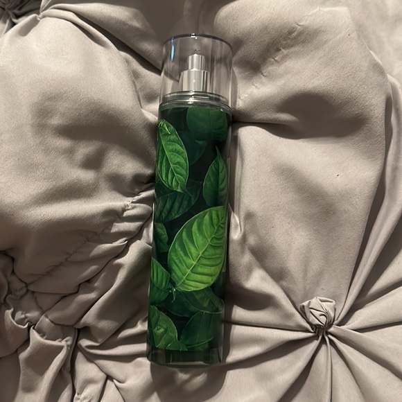 Bath & Body Works Lily & Green Tea mist - Picture 2 of 3